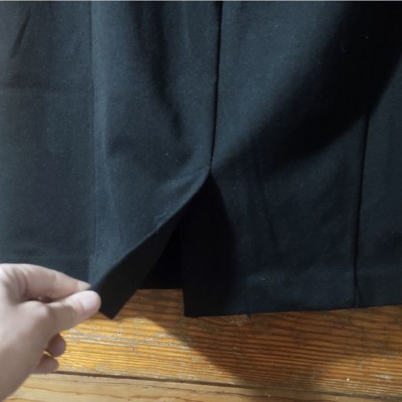 Carmen Marc Valvo || Black Skirt w/ Faux Leather Stripes Size 10 - Picture 4 of 6